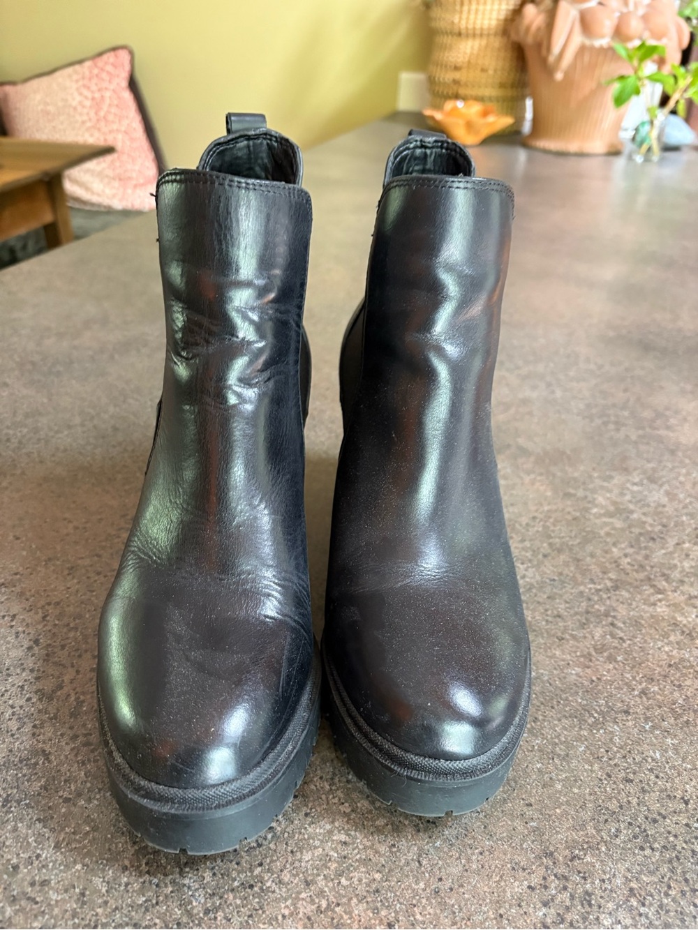 Leather boots, size 7.5, heel and lug sole- very smart! - Picture 2 of 6